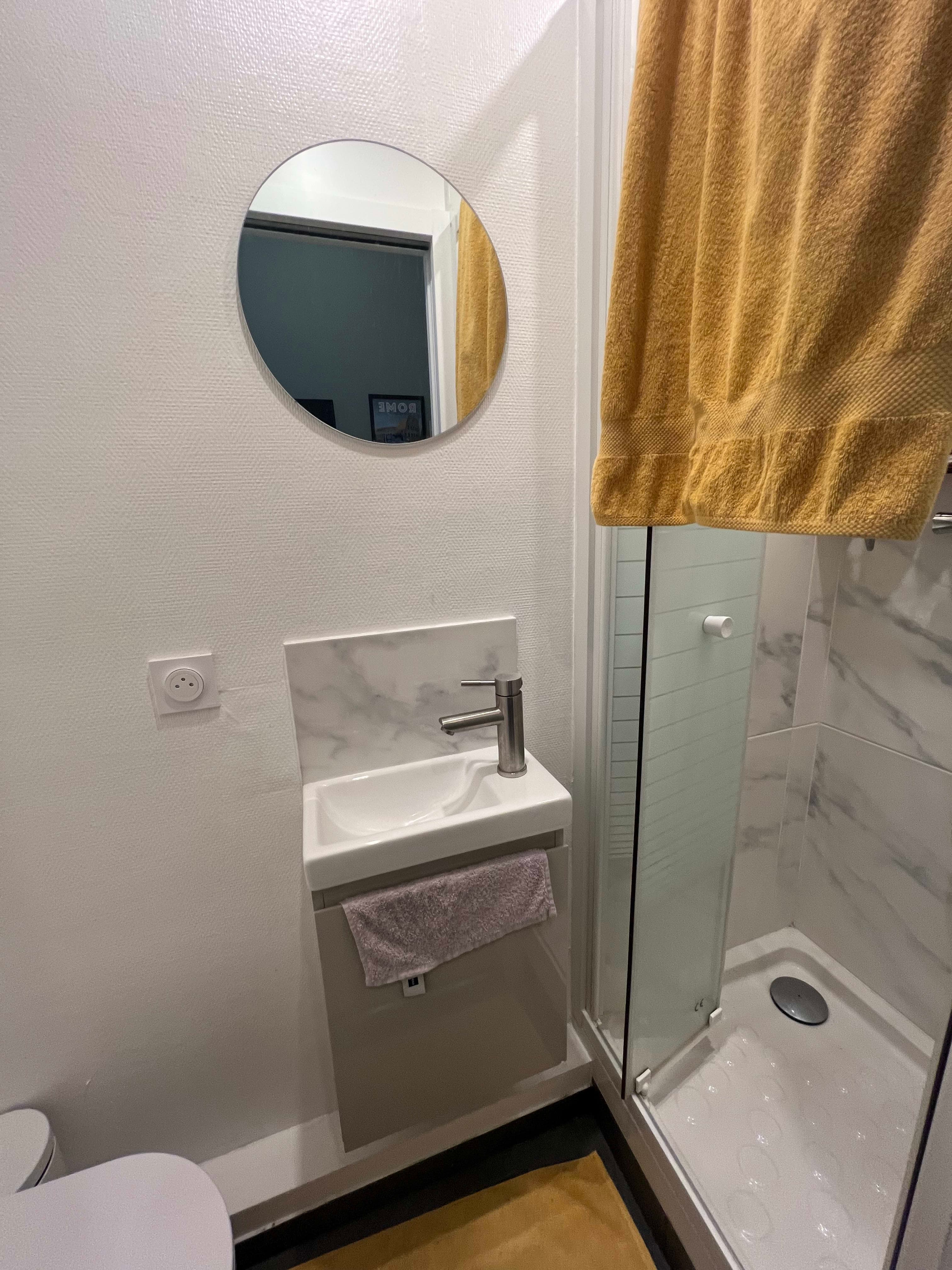 Studette Saint Michel - Image 4