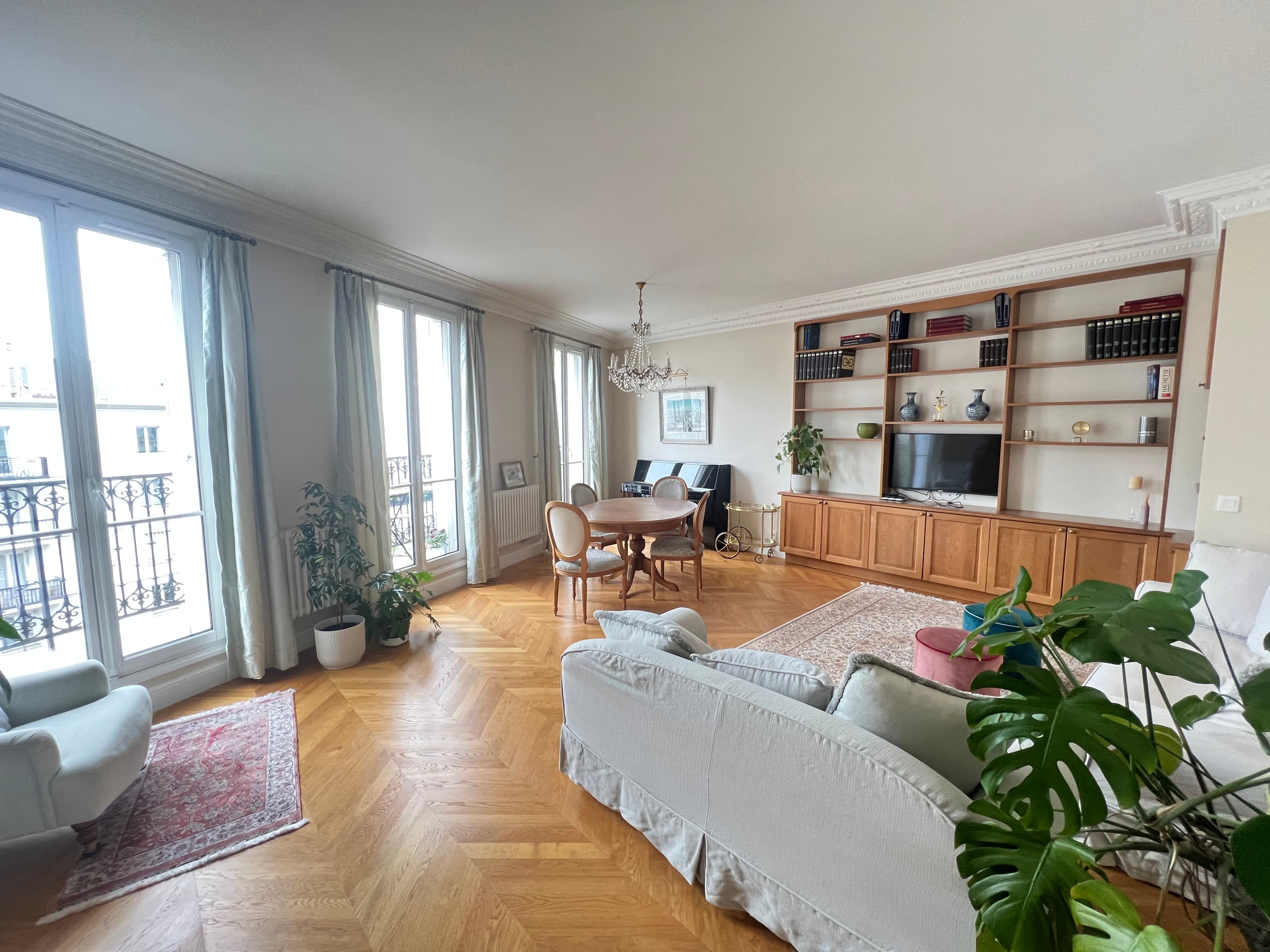 Appartement Place des Ternes 2 chambres - Image 1