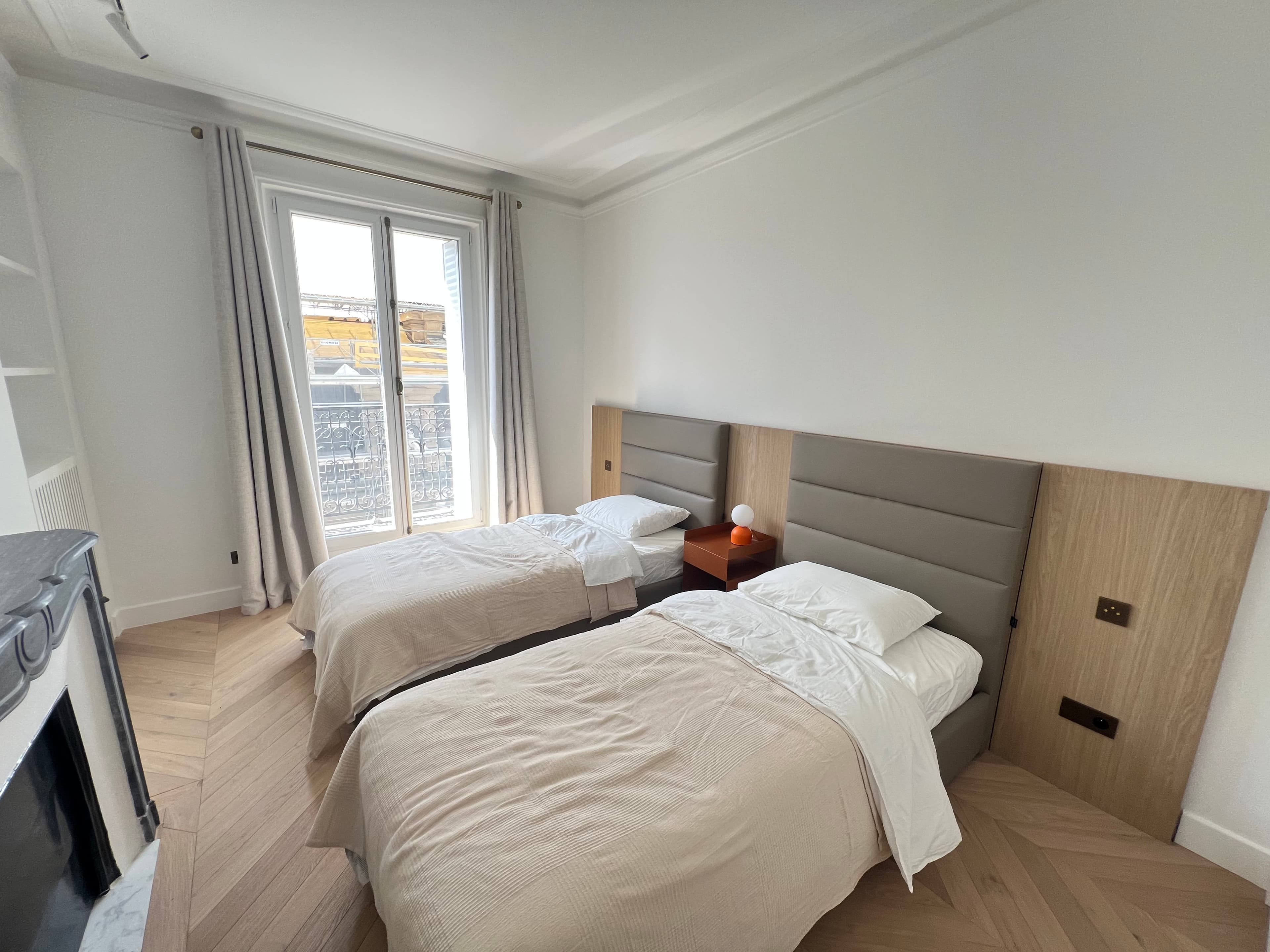Alma Marceau - Appartement meuble refait à neuf 3 chambres vue Tour Eiffel - Image 6