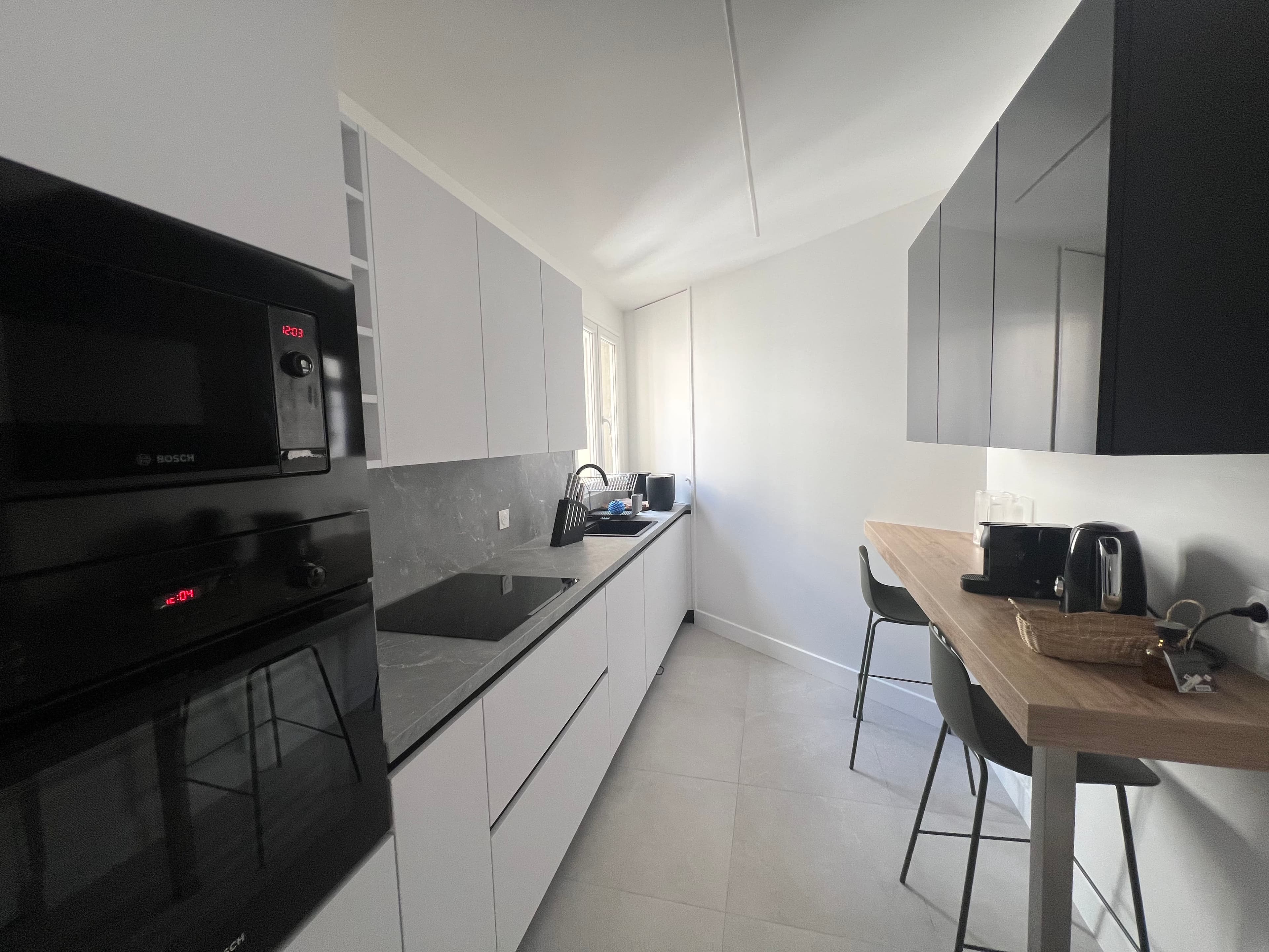 Alma Marceau - Appartement meuble refait à neuf 3 chambres vue Tour Eiffel - Image 9