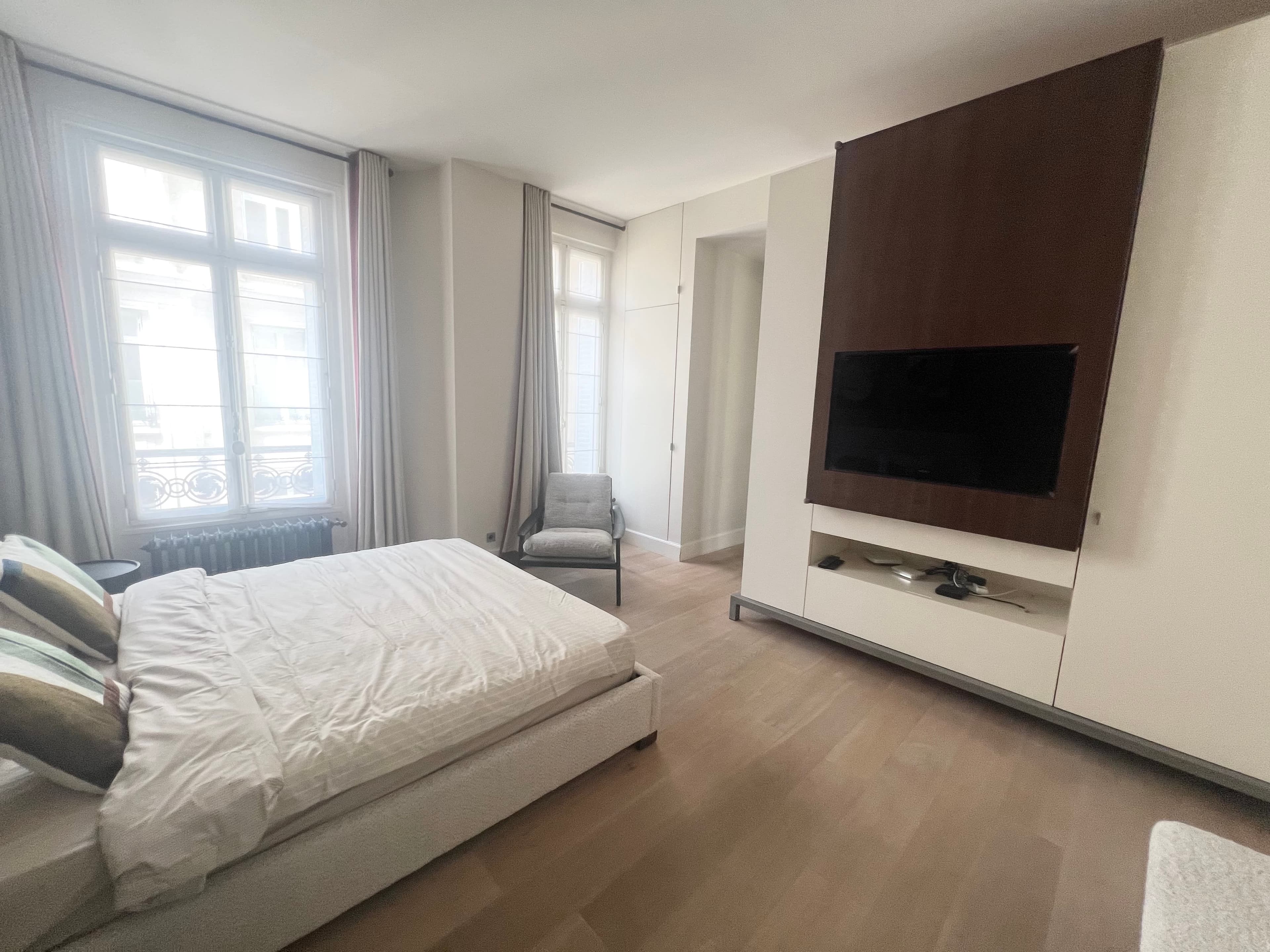 Raymond Poincaré - Appartement meublé de réception avec charme de l'ancien - Image 9