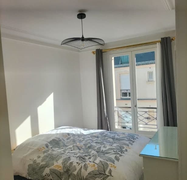 Élégant appartement meublé de 53 m² au cœur du Paris 8ème - Image 2