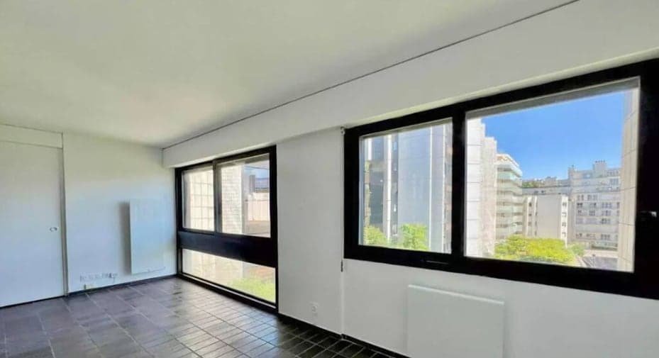 Paris 17E - Superbe appartement rénové avec vue dégagée à proximité de la Porte de Champerret - Image 1