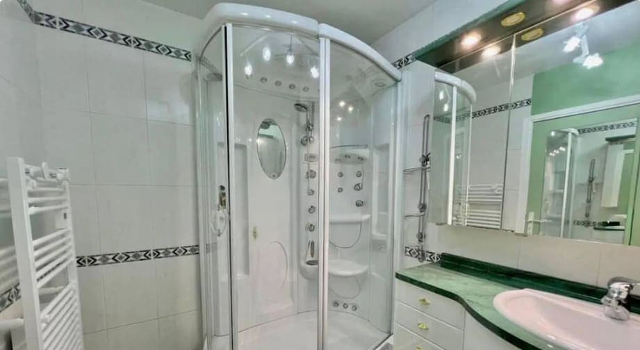 Paris 17E - Superbe appartement rénové avec vue dégagée à proximité de la Porte de Champerret - Image 7