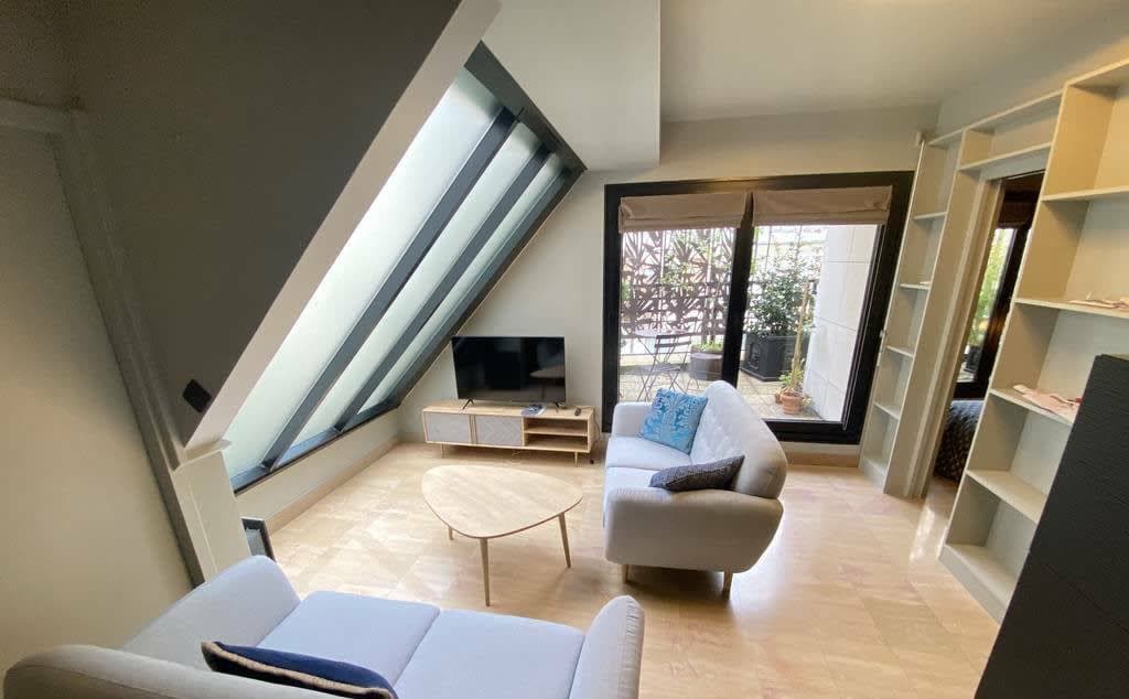 APPARTEMENT PROCHE VICTOR-HUGO AVEC TERRASSE - Image 2