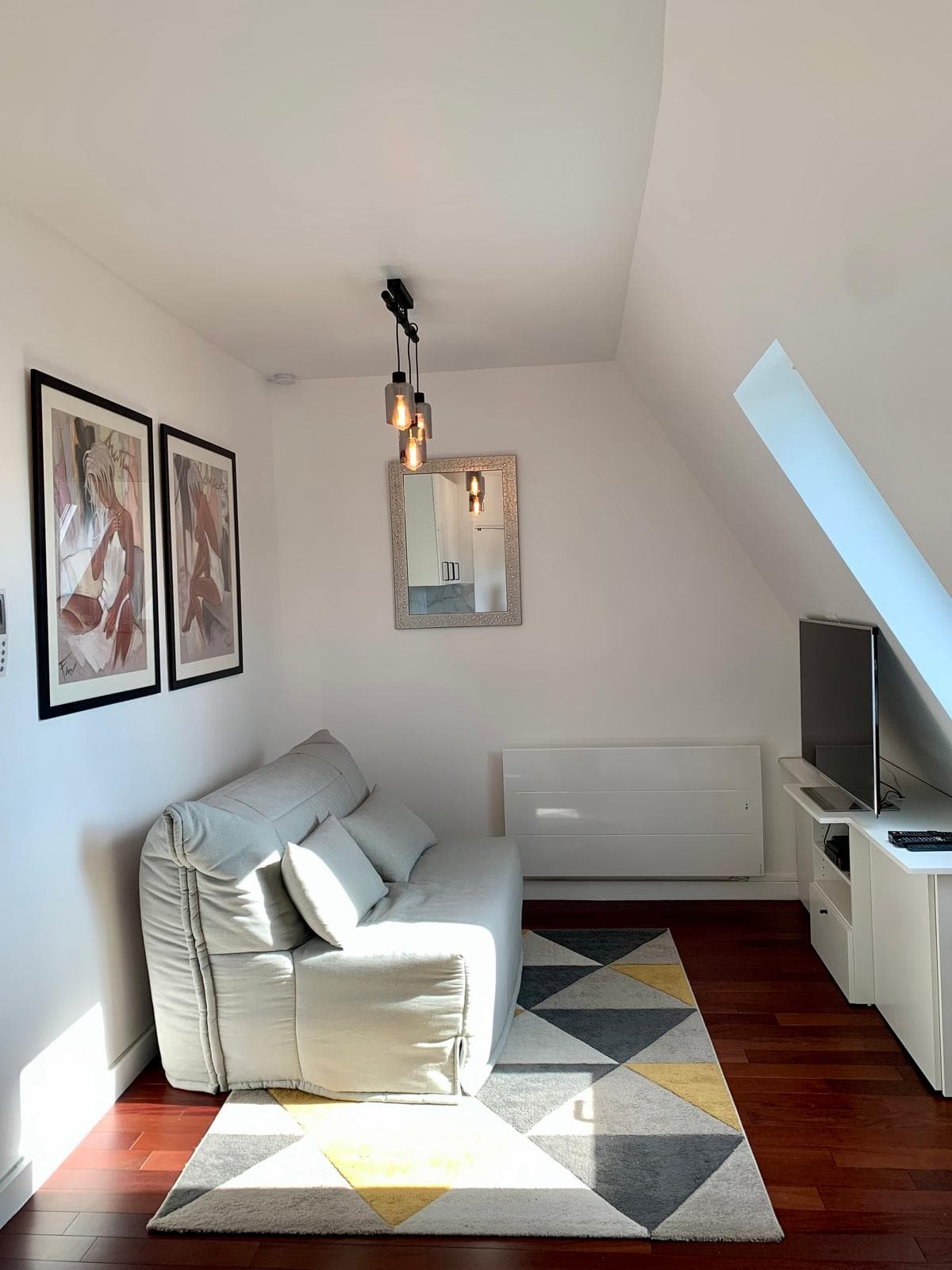 St Philippe du Roule - Studio meublé refait à neuf - Image 1