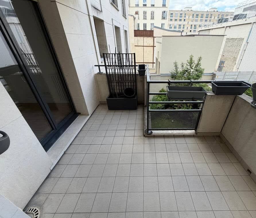 BEAU 2 PIECES AVEC BALCON TERRASSE - Image 3