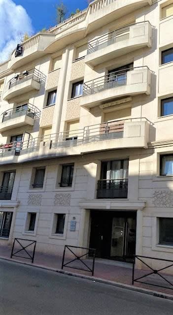 BEAU 2 PIECES AVEC BALCON TERRASSE - Image 8