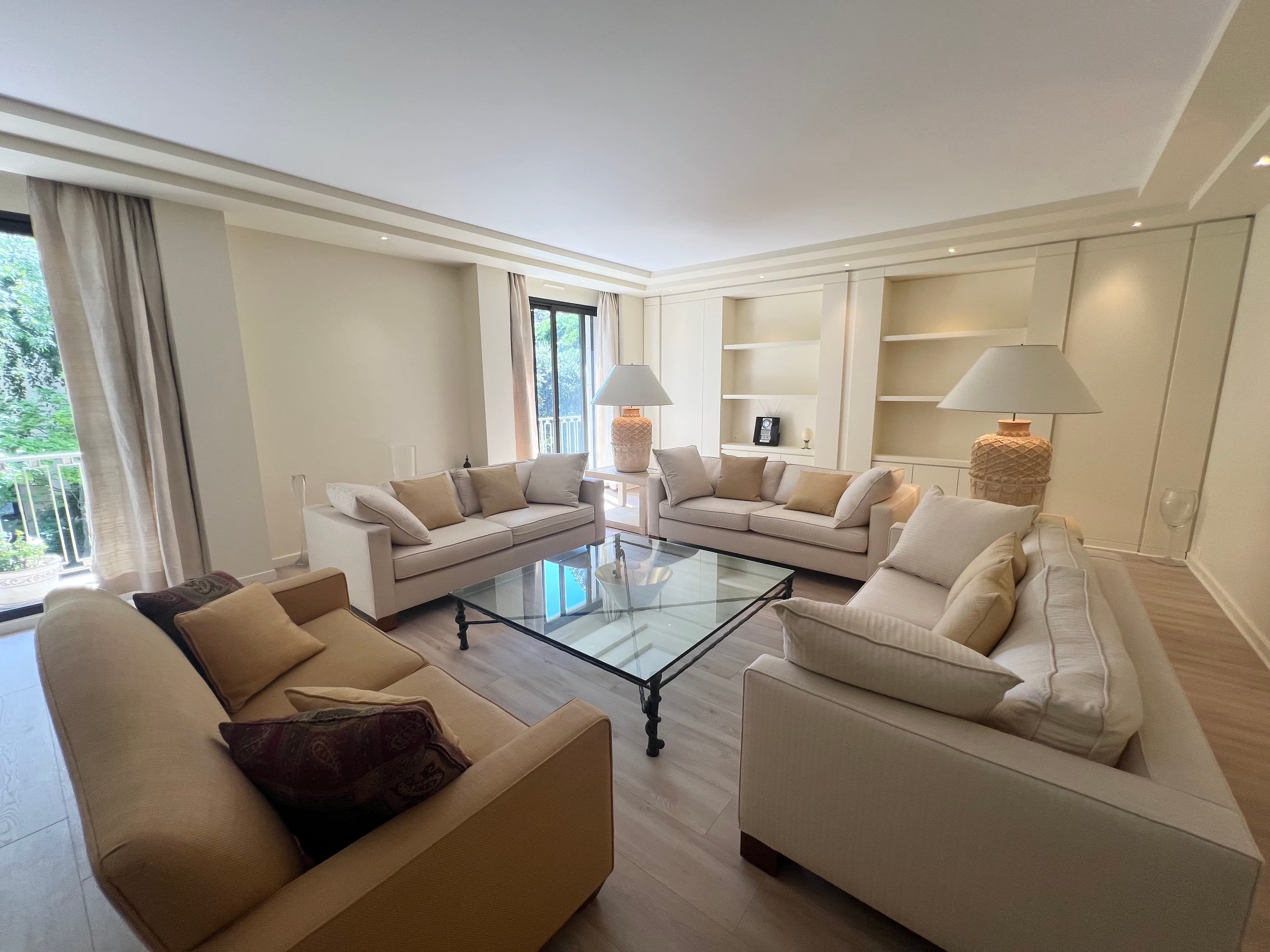 Place Victor Hugo - Appartement de 142m² avec 2 chambres - Image 2