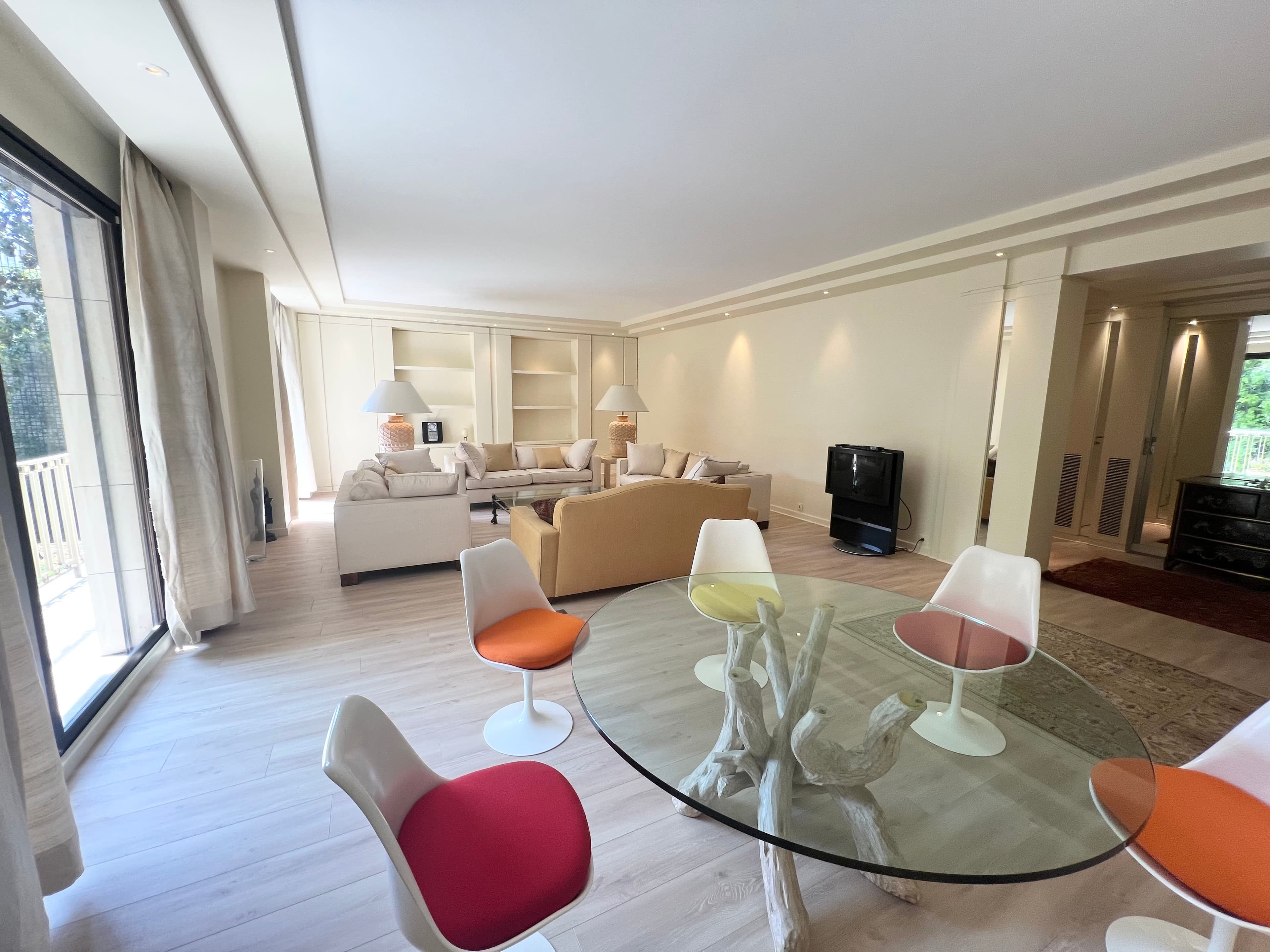 Place Victor Hugo - Appartement de 142m² avec 2 chambres - Image 4