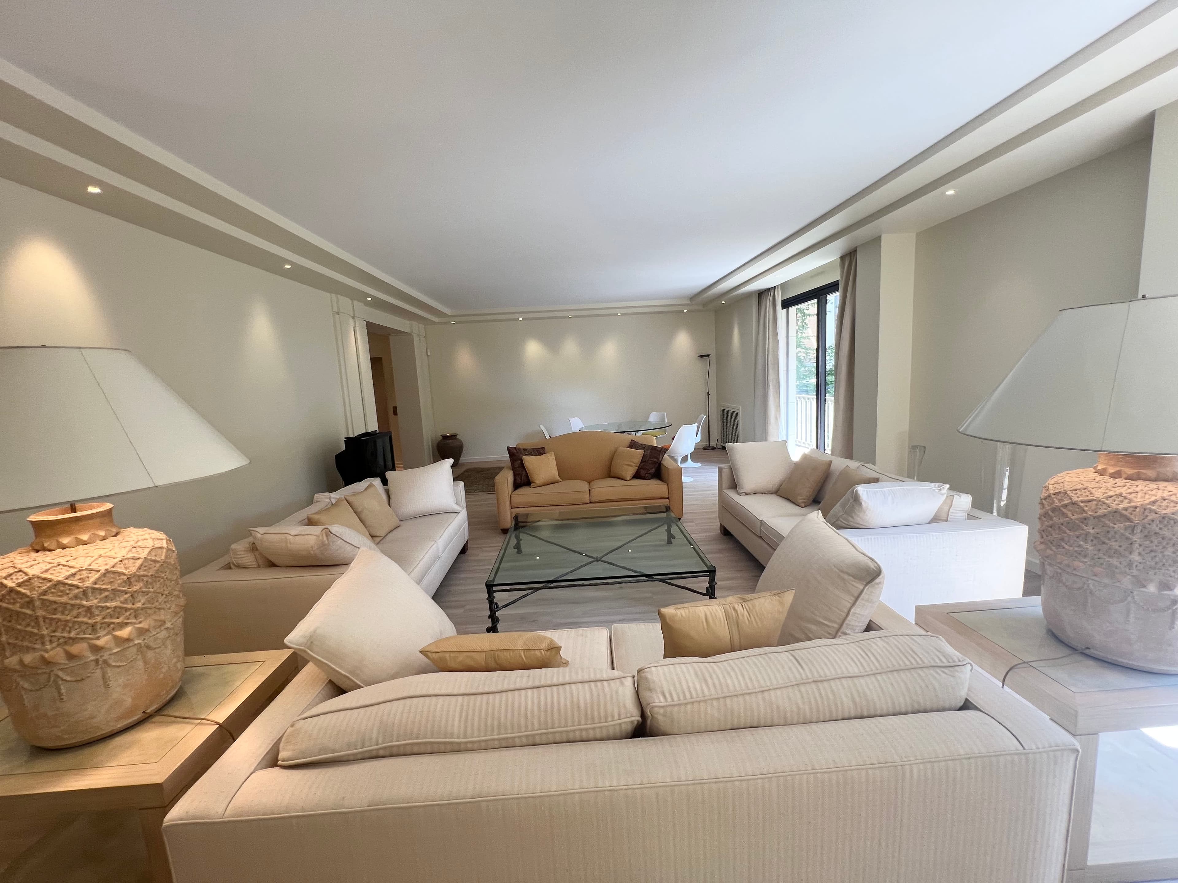 Place Victor Hugo - Appartement de 142m² avec 2 chambres - Image 6