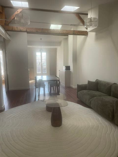 APPARTEMENT ATYPIQUE REFAIT A NEUF PLEIN DE CHARME - Image 2