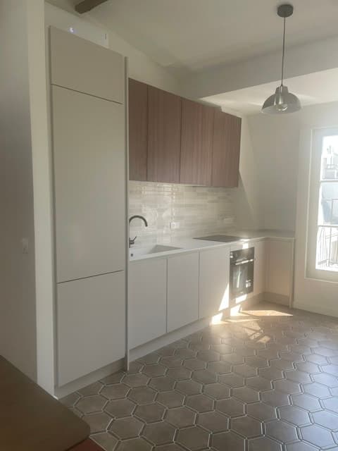 APPARTEMENT ATYPIQUE REFAIT A NEUF PLEIN DE CHARME - Image 4