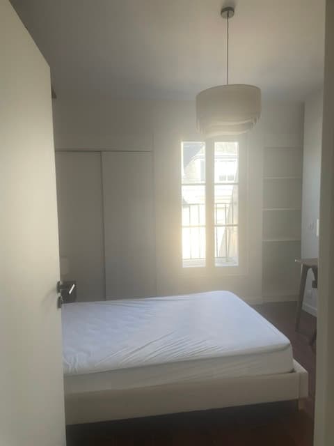 APPARTEMENT ATYPIQUE REFAIT A NEUF PLEIN DE CHARME - Image 9