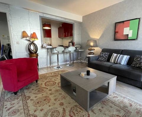 Superbe 2 pièces meublé avec grand balcon-terrasse - Image 3