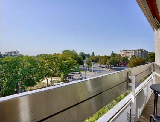 Charme, lumière & balcon avec vue dégagée - Image 5