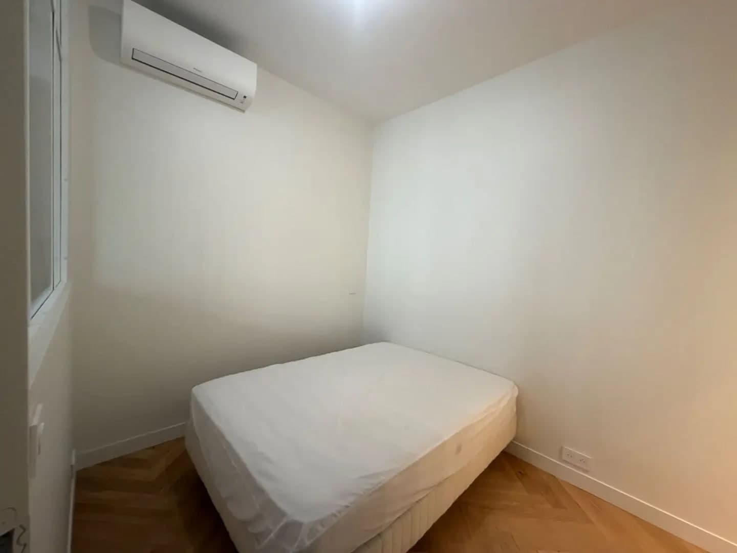 Boulevard Lannes - Appartement meublé refait à neuf en RDC - Image 4