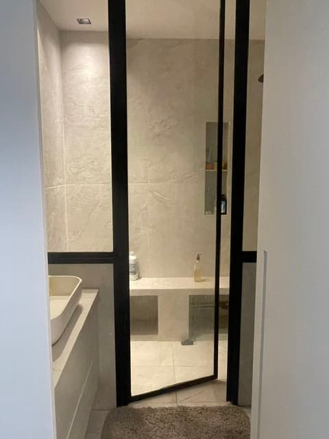 BEL APPARTEMENT MEUBLE IDEALEMENT SITUE - Image 12