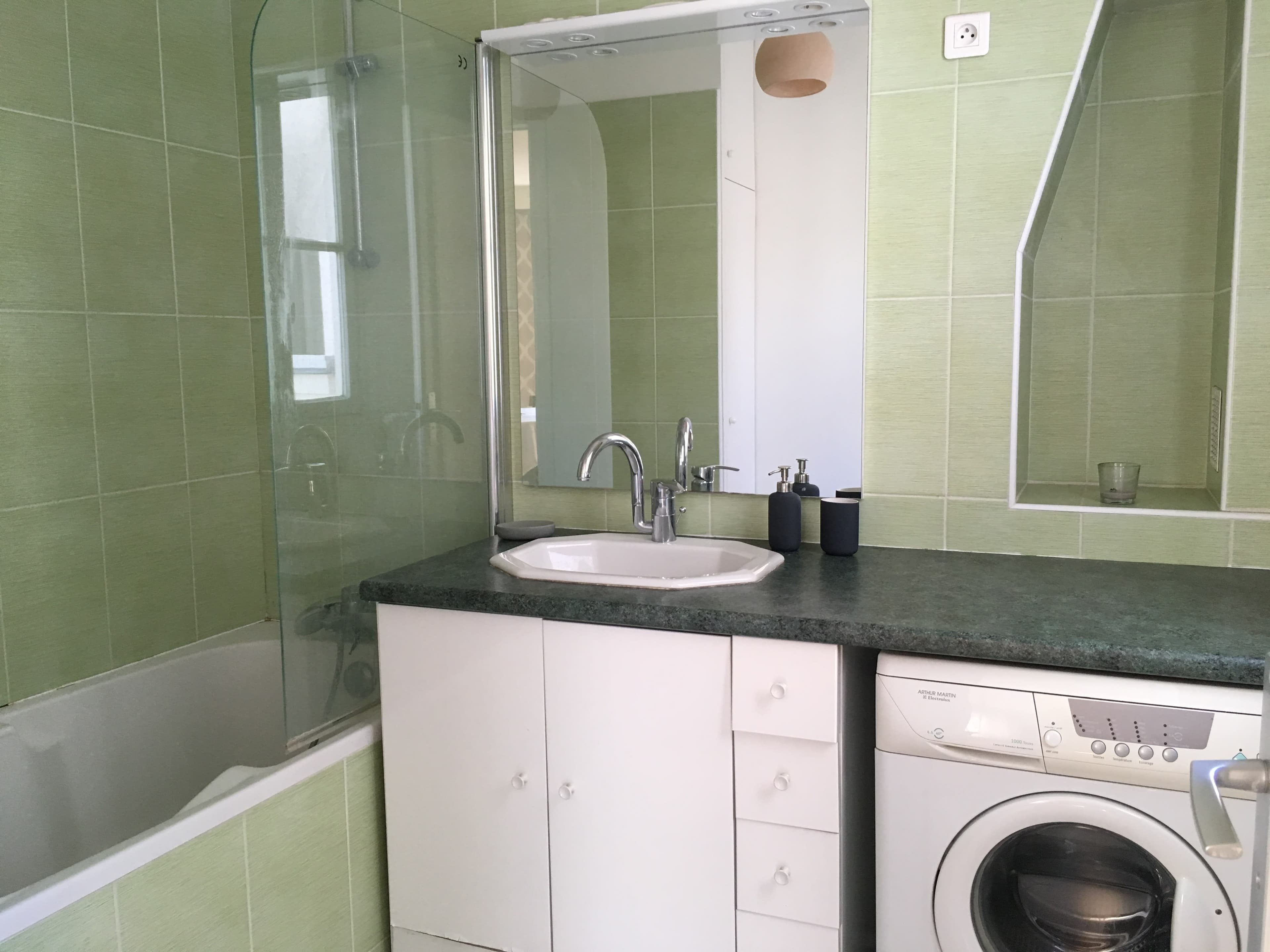 APPARTEMENT MEUBLE PLEIN DE CHARME - Image 7