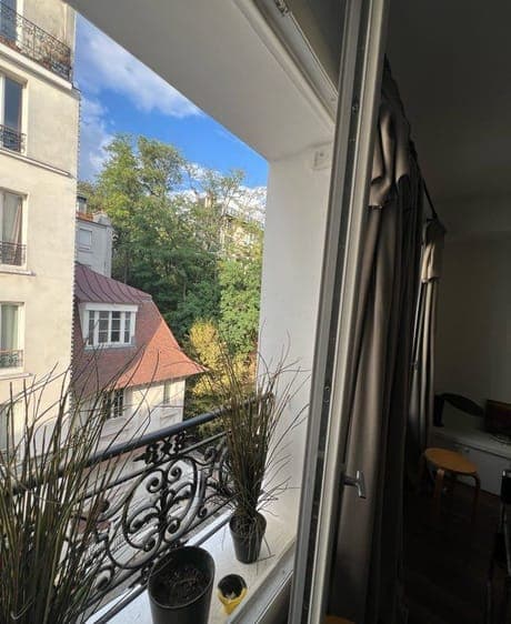 RARE À MONTMARTRE – 4 PIÈCES MEUBLÉ, 3 CHAMBRES & VUE SACRÉ-CŒUR - Image 3