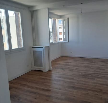 Propriété similaire 3 pièces rénové avec 2 chambres