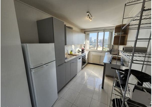 Superbe T2 meublé de 58 m² avec terrasse plein sud et vue dégagée sur jardin - Image 2
