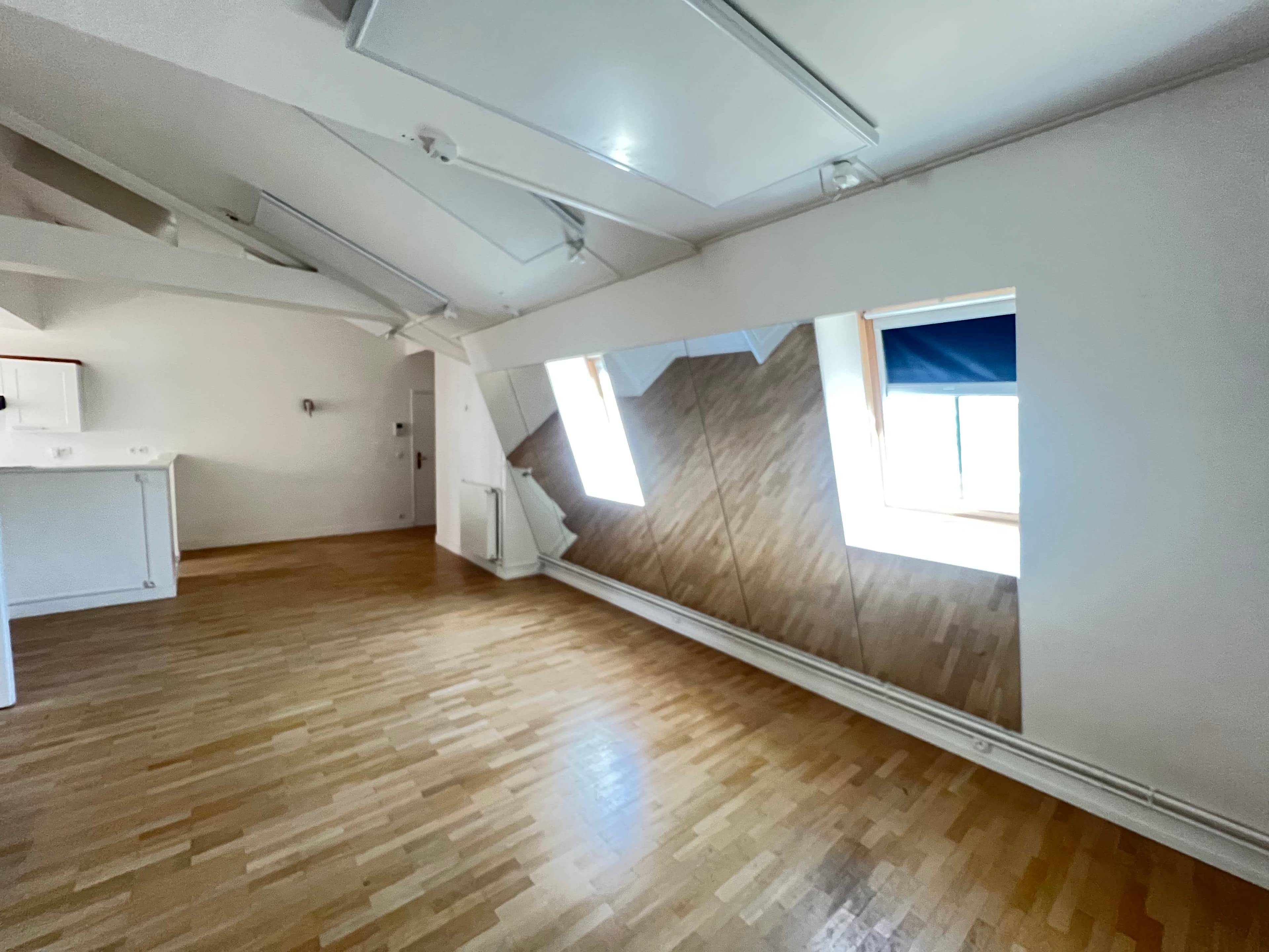 Appartement Dauphine 2 pièces vide - Image 2