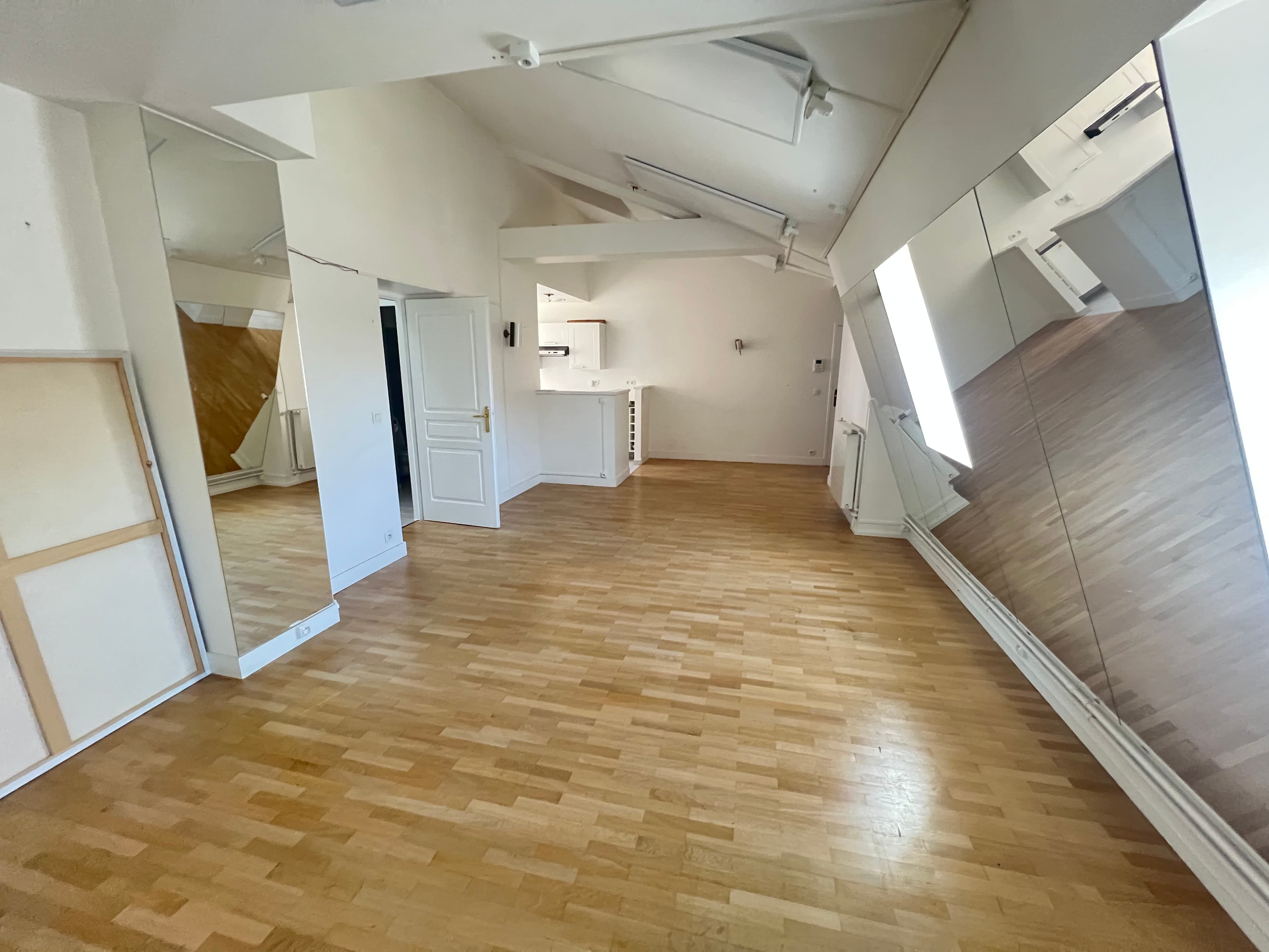 Appartement Dauphine 2 pièces vide - Image 3