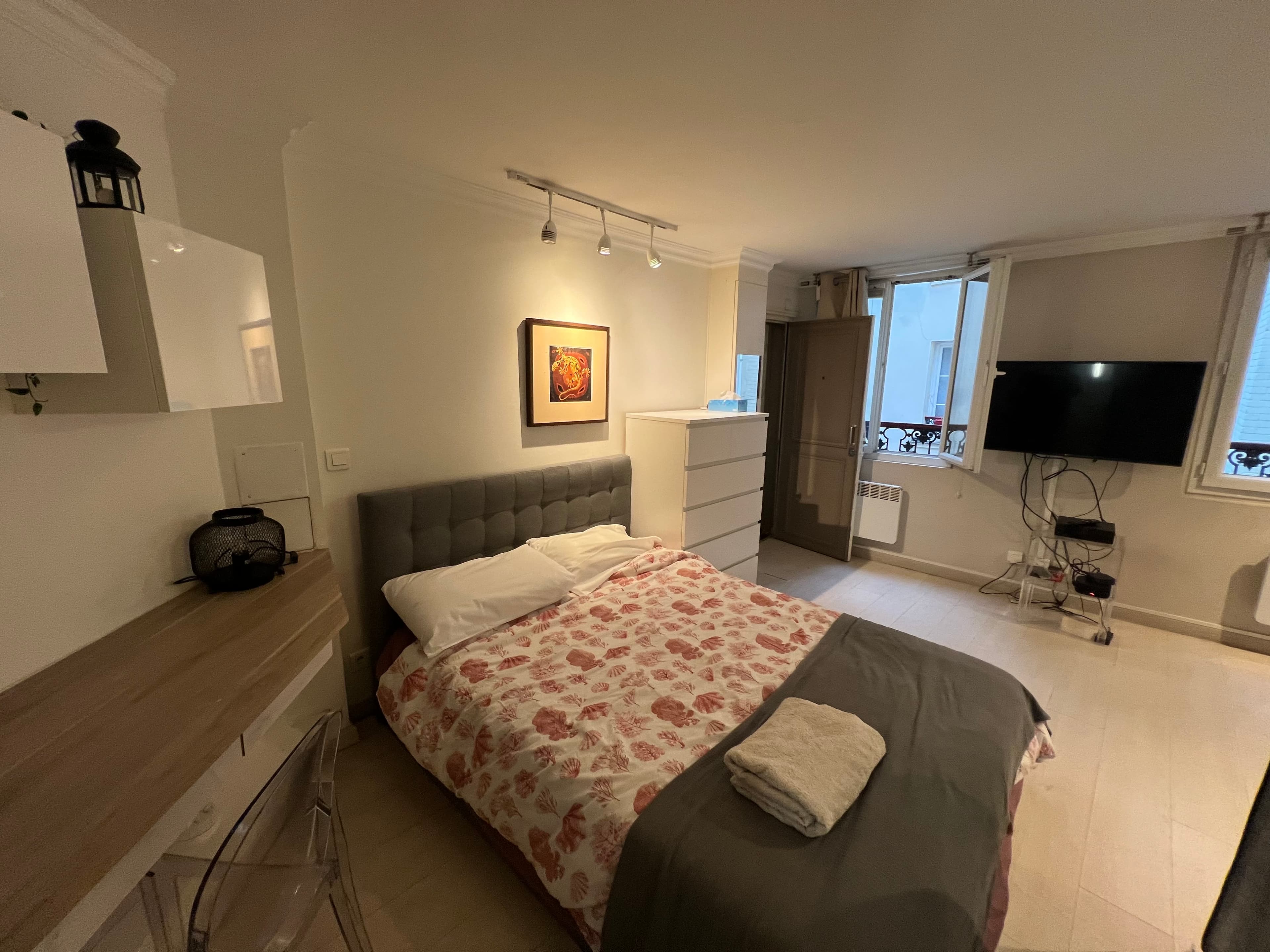 Champs-Elysées Studio